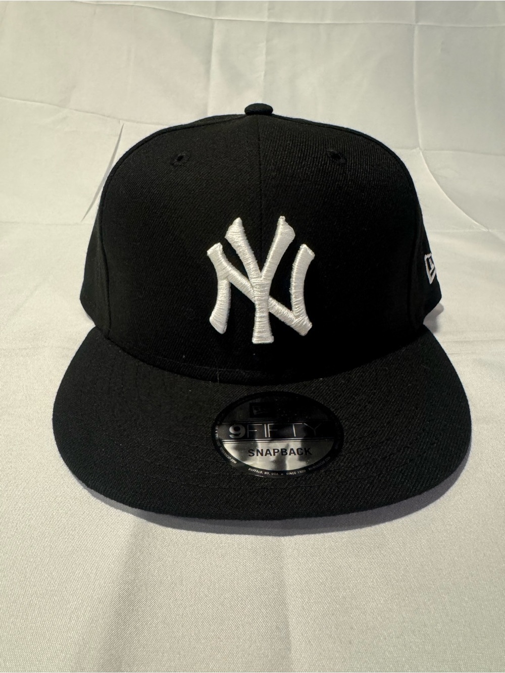New Era Black New York Yankees Snapback Hat with White NY logo New